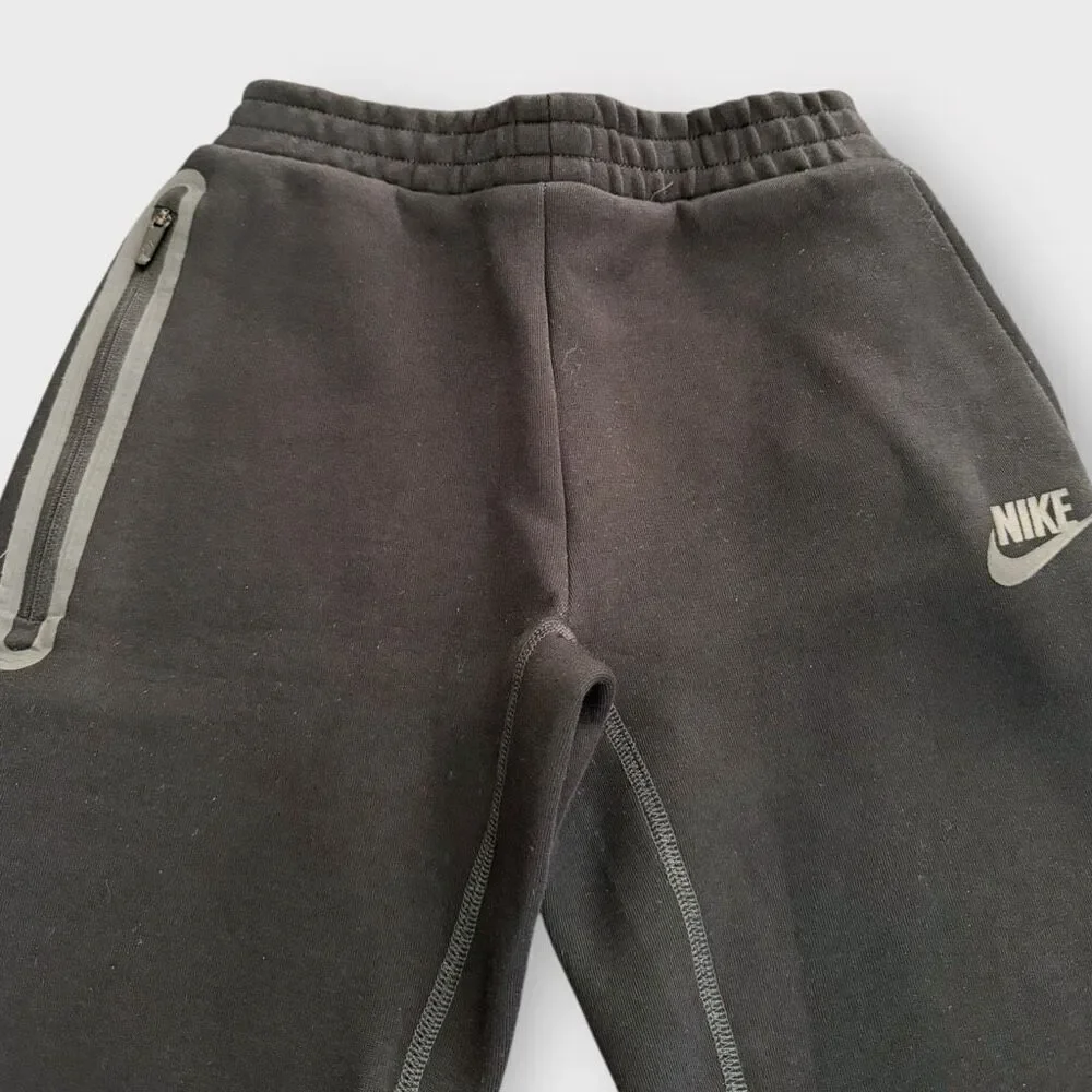 Nike Sportswear Tech Fleece Black Jogger Sweatpants Kids size 6 (5-6 Years) New